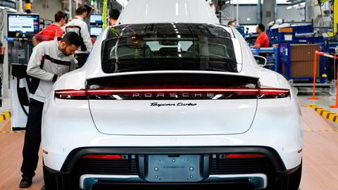 Porsches nye elbilmodellen Taycan er en suksess. Her fra produsentens fabrikk i Stuttgart i Tyskland.