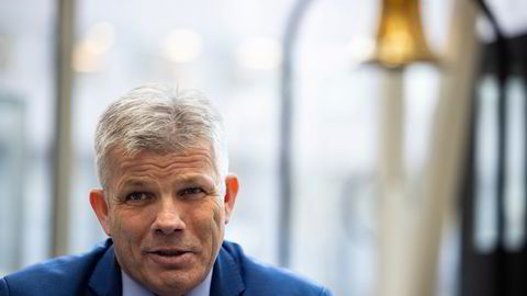 Fiskeriminister Bjørnar Skjæran kan kunsten å hilse hjem. Å flytte alle nye stillinger ved Fiskeridirektoratet fra Bergen til Nord-Norge, indikerer likevel at han har fått litt mye Möllers tran.