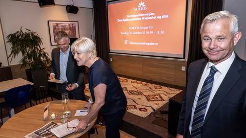 Tidligere finansminister Siv Jensen har startet som investor. Hun har gått inn i selskapet Future Xchange (FXC) og gründer Nicolai Prydz (til høyre). Nå samarbeider selskapet med Brønnøysundregistrene og avdelingsdirektør David Norheim (til venstre).