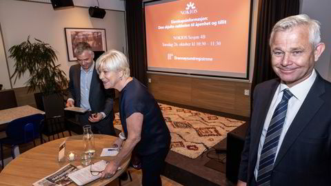 Tidligere finansminister Siv Jensen har startet som investor. Hun har gått inn i selskapet Future Xchange (FXC) og gründer Nicolai Prydz (til høyre). Nå samarbeider selskapet med Brønnøysundregistrene og avdelingsdirektør David Norheim (til venstre).