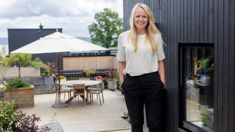 – Vår bolig overtas kun etter seks uker. Det sparer vi mye renteutgifter på, sier Siri Sandbeck om boligsalget.