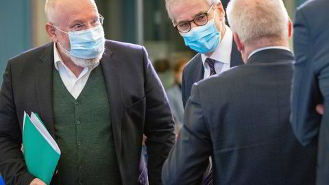 EUs visepresident Frans Timmermans spør spøkefullt konsernsjef Anders Opedal i Equinor, om han har noe mer gass å avse. De to og statsminister Jonas Gahr Støre møttes under et seminar i Brussel.
