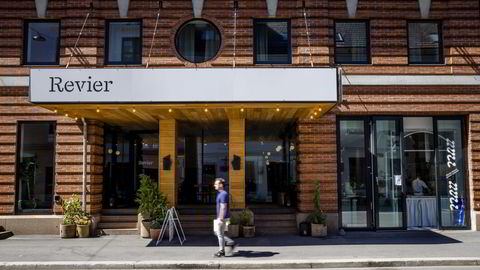 Flott Gjort har drevet serveringsstedene i nyåpnede Hotell Revier, under Revier as. Det inkluderer pastarestauranten Null Null.