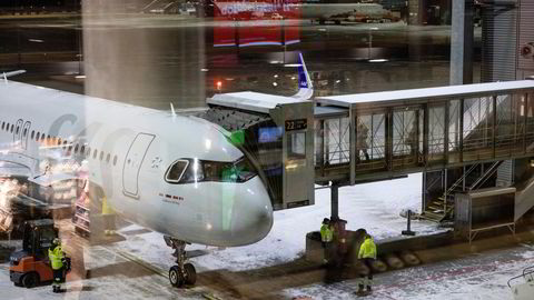 Et SAS-fly på Oslo lufthavn en kald desemberdag. SAS forbedret fyllingsgraden fra 69 prosent i november til 72 prosent i desember.