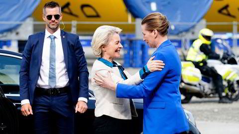 18. mai kunne den danske statsminister Mette Frederiksen (til høyre) ta imot Europakommisjonens leder Ursula von der Leyen til et toppmøte om havvind i den danske havnebyen Esbjerg. Norge, som også har betydelig kystlinje i Nordsjøen, var ikke invitert.