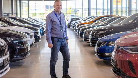 – Vårt mål er å selge rundt 2500 bruktbiler i år, sier salgsleder René Svendsen hos Møller Bil bruktbilsenter Hvam