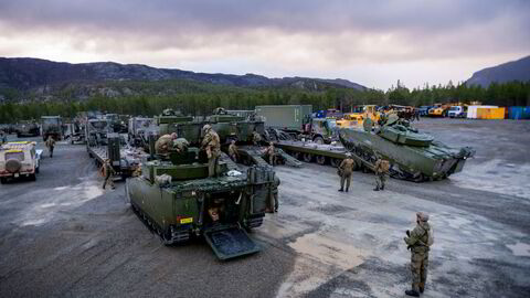 Forsvaret skal øke antall ansatte og vernepliktige med over 9000 personer de neste årene. Da bør pensjonsalderen være høyere enn 60 år.