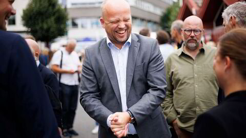 Med religiøs ordbruk lever den velstående bonden Trygve Slagsvold Vedum og Senterpartiet i usannhet, skriver forfatteren. Bilde fra Arendalsuka.