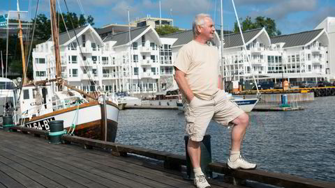 Erik Berg mener fornøyde ansatte ikke kan måles i poenger. Derfor har han beholdt de fleste ansatte på hotellene i Classic Norway-kjeden gjennom pandemien. Her er han avbildet foran Hotell Molde Fjordstuer.