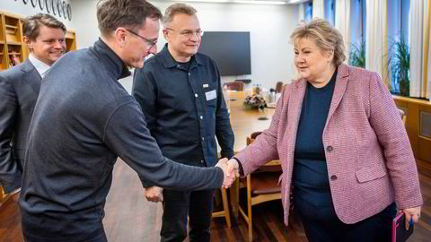 Ordfører Andrij Sadovyj (i midten) og varaordfører Serhiy Kiral fra Lviv var i Norge denne uken for å promotere business-muligheter i Ukraina. Erna Solberg lovet å se på hvilke hindringer som ligger i veien. Stortingsrepresentant og Fritt Ukraina-leder Peter Frølich til venstre.