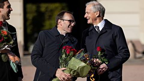 Jonas Gahr Støre presenterte Espen Barth Eide (midten) som ny utenriksminister på Slottsplassen mandag. Til venstre nyslått klima- og miljøminister Andreas Bjelland Eriksen.