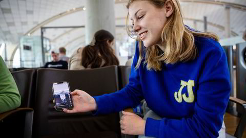 Marthe Granheim (18) flyr med Flyr for å besøke familie i Harstad. Hun har hørt mye bra om selskapet på Tiktok.
