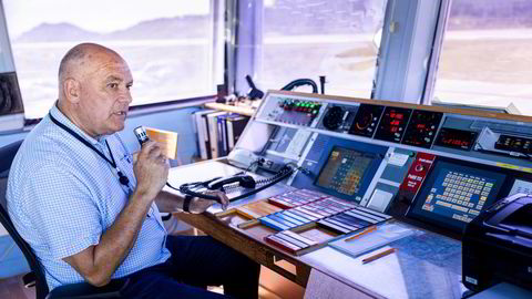 På Stord lufthavn har flyplassjef Jan Morten Myklebust også jobben som operatør i tårnet, og gir et innkommende fly oppdatert informasjon om vind og aktivitet på bakken. Nå skal det tas en beslutning om bygging av helt nytt tårn.