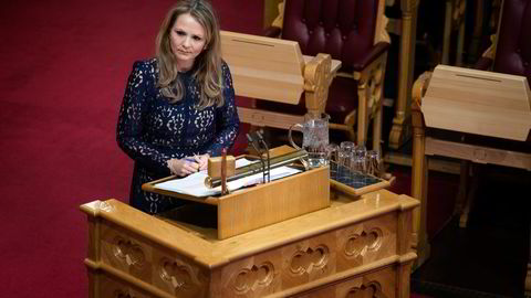 Linda Hofstad Helleland (H) reagerer på sent svar til Stortinget fra næringsministeren. Bildet er fra hennes tid som barne- og likestillingsminister, da hun selv svarte på spørsmål fra de folkevalgte.