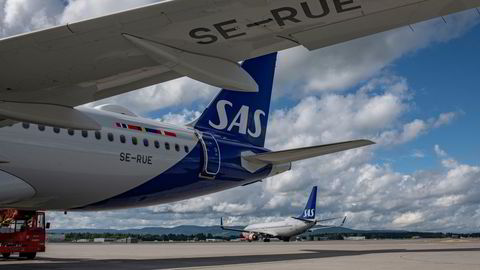 SAS fly klar til avgang på Gardermoen. Nå står de fleste SAS-flyene på bakken.