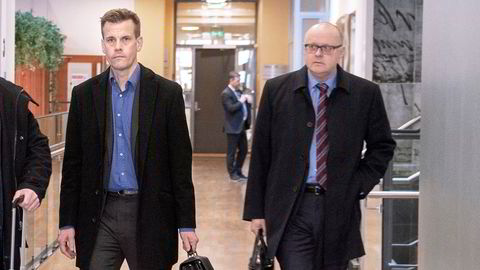 Arne Vigelands (til venstre) søksmål mot syv tidligere styremedlemmer i RenoNorden har sluppet inn til Høyesterett. Her fra rundene i tingretten. Til høyre, Per Gunnar Rymer, som har vært Vigelands bisitter.