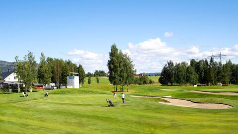 Rekordmange nordmenn er nå medlem av en golfklubb. Er grunnen unødvendig strenge krav for å få spille?