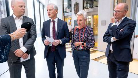 Statsminister Jonas Gahr Støre startet 8. august en møterekke med LO ved Peggy Hessen Følsvik og NHO ved Ole Erik Almlid der kraftsituasjonen er tema. Finansminister Trygve Slagsvold Vedum til venstre.