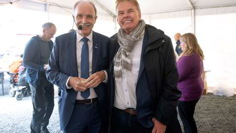Rikard Storvestre (til høyre) var blant de første som flyttet til Bø i Vesterålen da ordfører Sture Pedersen (til venstre) satte ned formuesskatten.