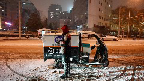 Det er full vinter i blant annet Beijing og nordlige deler av Kina. Snø og minusgrader kan påvirke detaljhandelsomsetningen i desember.