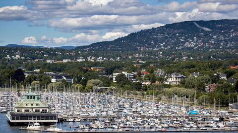 Norge er blant de ti landene i verden med høyest gjennomsnittlig formue, ifølge storbanken USB. Småbåtene står tett i tett på Kongen marina i Oslo, hvor det tar mange år å få en plass.