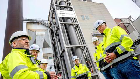 I sommer skal Norske Skog begynne å stanse utslippene før de havner i atmosfæren. Her Odd-Geir Lademo (fra høyre), Anders Onarheim, Lars Strøm, Bjørn Einar Ugedal, Viggo Iversen og, Jan Arne Berg (til venstre).