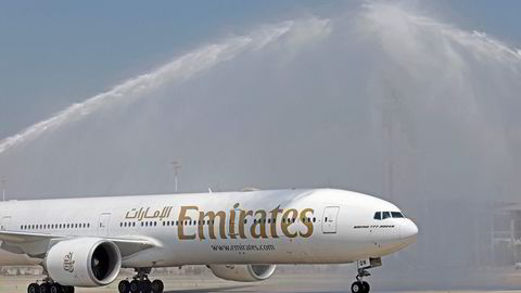 Flyselskapet Emirates er en av Boeings største og viktigste kunder. Nå har toppsjefen fått nok og sender egne ingeniører til USA for å kvalitetssikre flyene som er bestilt. Her en Boeing 777-300ER i forbindelse med den første flyvningen til Israel i 2022.