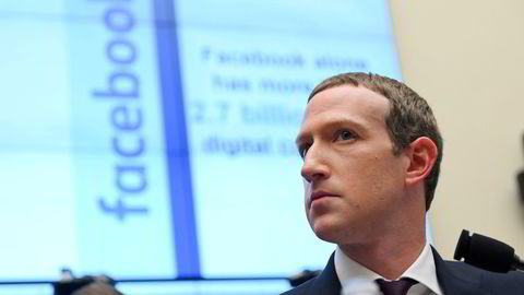 Facebooks toppsjef Mark Zuckerberg har etablert Tilsynsrådet, som skal bestå av inntil 40 personer, og er sammensatt av akademikere, tidligere politikere og pressefolk.