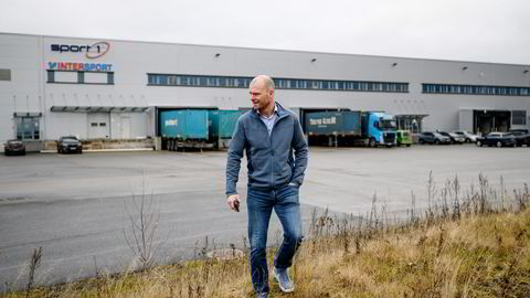 Ole-Henrik Skirstad, konsernsjef i Sport Holding-konsernet (Sport 1, Intersport, Bergans med mer). Her fotografert utenfor deres hovedkontor og ett av flere lager på Kløfta.