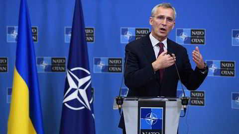 Natos generalsekretær Jens Stoltenberg kommer med krass kritikk av Russlands energipolitikk.
