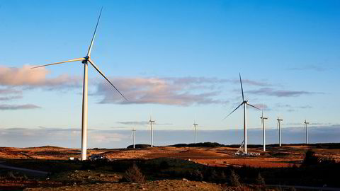 Batterier er en grunnleggende forutsetning for overgangen fra et fossilt til et fornybart kraftsystem basert på sol og vind, skriver artikkelforfatterne.
