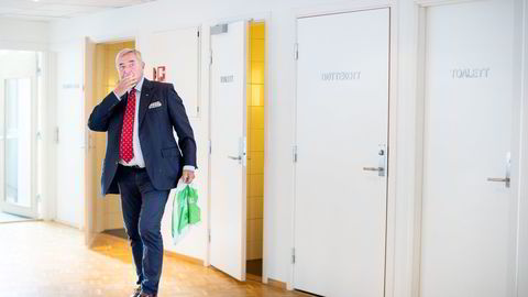 Milliardær Christen Sveaas før han vitnet i Ringerike tingrett på Hønefoss.