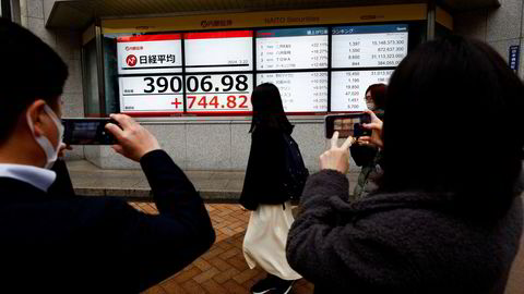 Nikkei-indeksen ved Tokyo-børsen satte en rekord i 1989. Torsdag formiddag ble det satt en ny rekord. Dette ble foreviget på smarttelefoner som ikke en gang var på tegnebrettet for 34-35 år siden.
