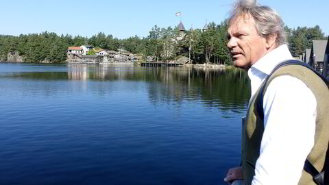 Per G. Braathen, med sjørøverlandsbyen Abra Havn i Kristiansand Dyrepark i bakgrunnen, har holdt familieråd om fremtiden og eierskapet.