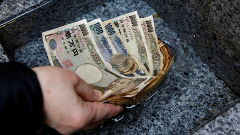 Den japanske valutaen har falt igjen etter interveneringen, som kostet 9800 milliarder yen (650 milliarder kroner) i vår.
