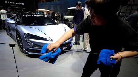 En prototype av Yangwang U9 fra BYD ble vist frem under Auto Shanghai i fjor. I helgen ble bilen offisielt lansert – med en pris på 2,5 millioner kroner.