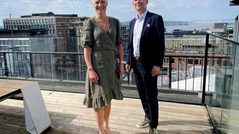 Generalsekretær Line Henriette Holten i Tekna signerte avtale med Handelsbanken i fjor sommer. Her med norgessjef Arild Andersen i Handelsbanken da avtalen ble signert.