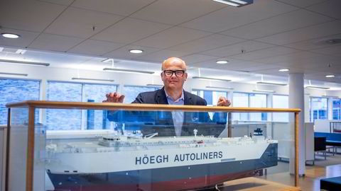Tredjegenerasjons skipsreder og styreleder i Höegh Autoliners, Leif Høegh, tar bilfraktrederiet på børs mandag.