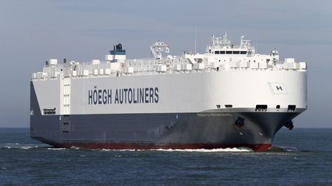 Höegh Autoliners frakter biler og andre rullende kjøretøy verden over. Her er skipet Höegh St Petersburg.