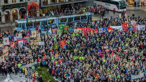 LO, Unio og YS gjennomførte en politisk streik i protest mot regjeringens forslag til endringer i Arbeidsmiljøloven i 2015.