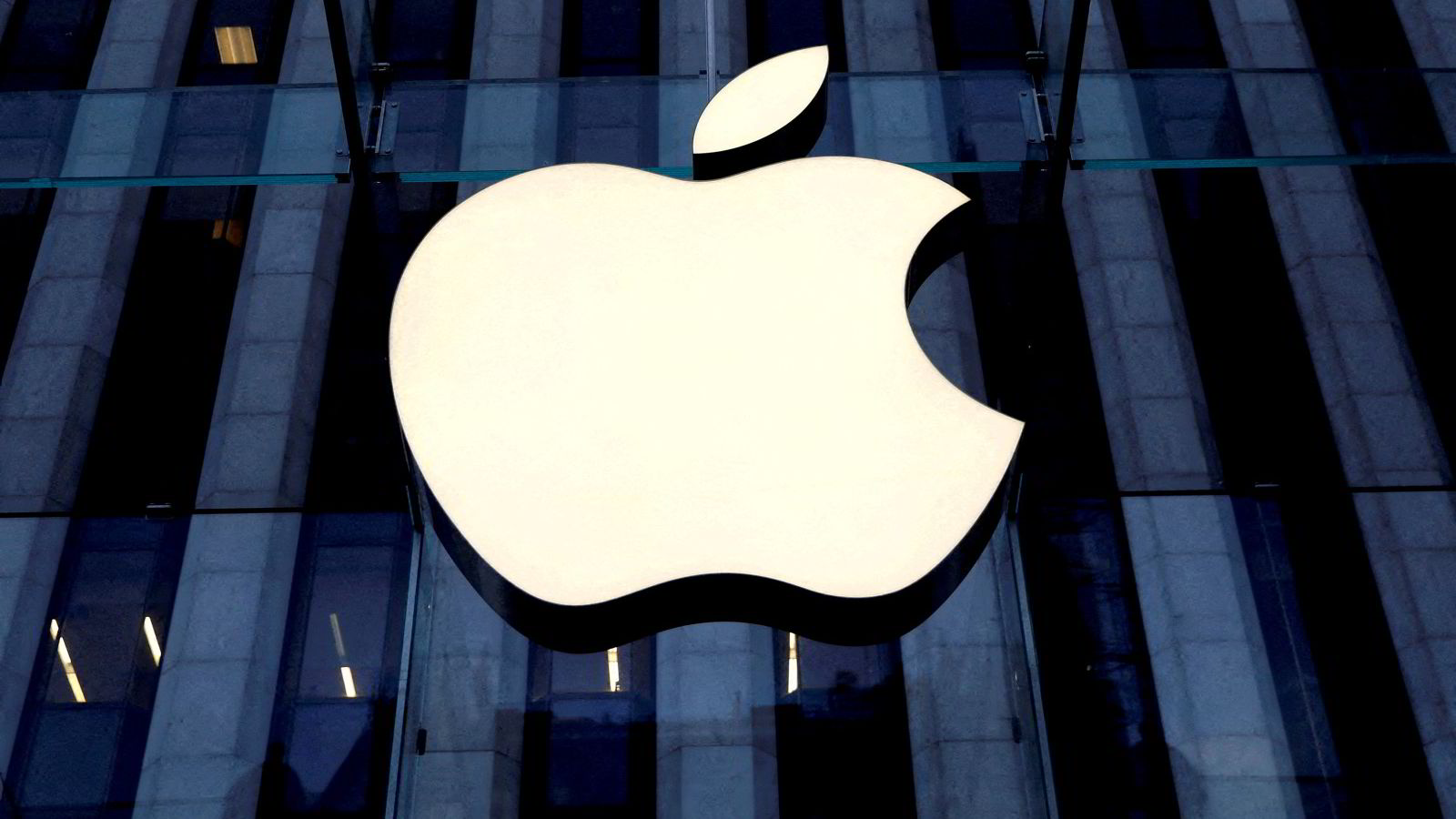 Apple faller videre etter ny nedgradering