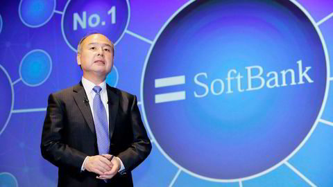Den japanske Softbank-gründeren Masayoshi «Masa» Son har gjort noen av historiens beste dealer, men også gått på noen store smeller. Nå stormer det hardt rundt teknologiinvesteringene hans.