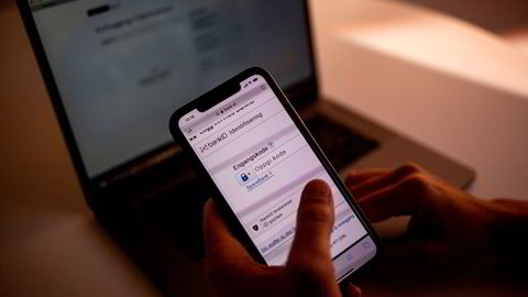 I praksis er personer uten BankID ofte utestengt fra nettbaserte betalingsløsninger, skriver jusprofessor.