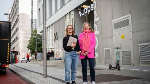 Elisabeth Haug, (til venstre), tidligere sjef for Vipps Mobil og Berit Svendsen, leder for Vipps' internasjonale satsing. Bildet er fra 2020 da Vipps Mobil ble lansert.