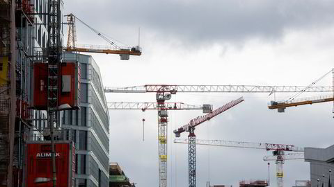 Når det bygges 100 nye leiligheter vil det etter ett års flyttinger gi rundt 30 ledige boliger i de fattigste nabolagene, skriver artikkelforfatteren.