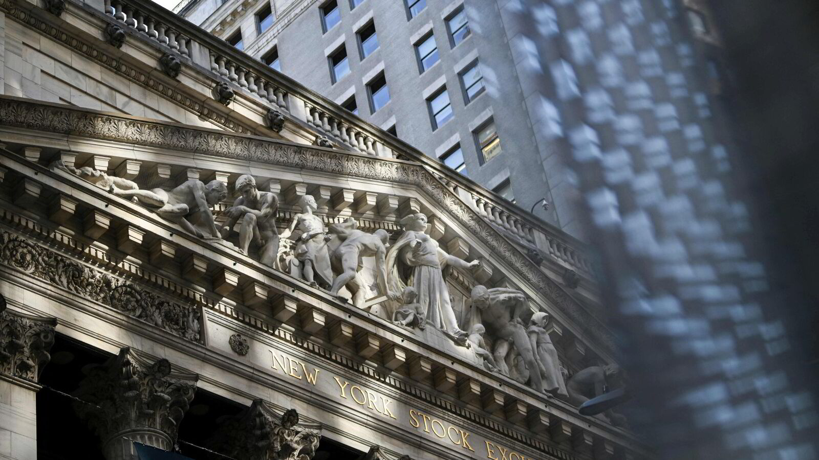 Wall Street henter seg inn – Walmart til ny toppnotering