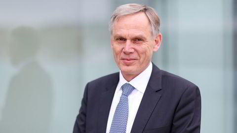 Henning E. Jensen var i flere år sjef for bildelprodusenten Kongsberg Automotive. Nå går han rettens vei for å få sluttpakken han mener han har krav på.