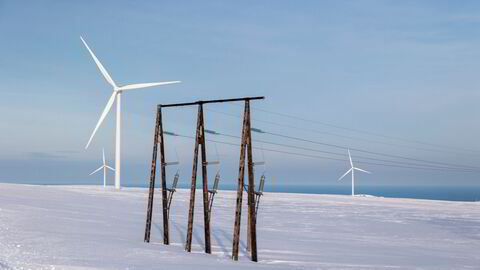 Vindkraft på land er den eneste virkelig lønnsomme, effektive og gjennomførbare grønne kraftproduksjonen i Norge nå. Realiteten i 2025 er at havvind er ellevilt dyrt, atomkraft fortsatt umodent, solenergi begrenset og vannkraften i stor grad uttappet. Her ses vindmølleparken på Raggovidda