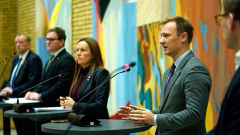 Marianne Sivertsen Næss (Ap) , Bård Ludvig Thorheim (H), Terje Halleland (Frp) og Aleksander Øren Heen (Sp) er blitt enige om utvinning av havbunnmineraler.