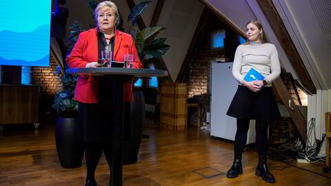 Høyres leder Erna Solberg og nestleder Tina Bru presenterer partiets alternative statsbudsjett for 2025 i Loftstuen på Stortinget.